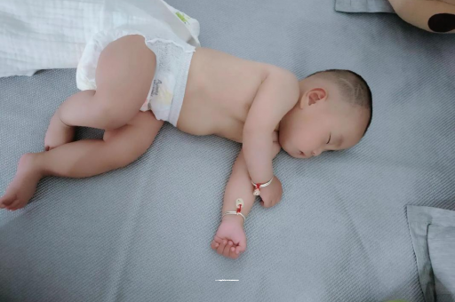 淮滨三个月宝宝抬头不稳